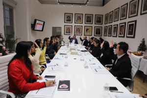 SEDIF entrega en adopción a una niña y un niño a familias