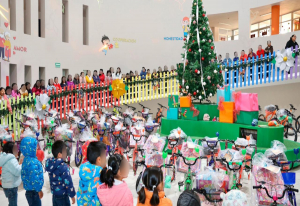 Reyes Magos llenan de alegría las casas de asistencia del SEDIF